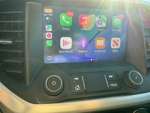 Used 2022 GMC Acadia SLE w/ Driver Convenience Package image 14