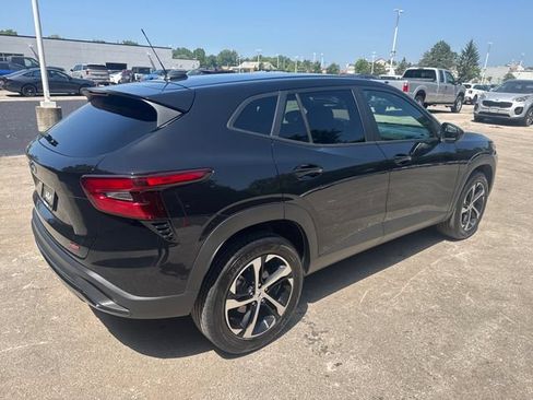 Used 2025 Chevrolet Trax RS FWD image 5