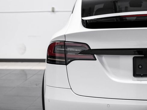 Used 2022 Tesla Model X image 39