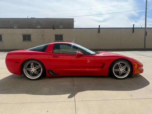 Used 2002 Chevrolet Corvette Coupe w/ Preferred Equipment Group2 image 5