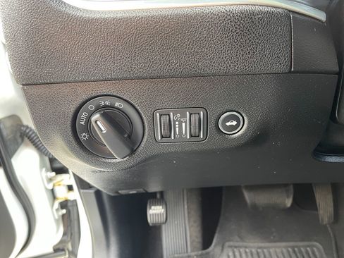 Used 2019 Dodge Charger SXT w/ Leather Interior Group RWD image 30