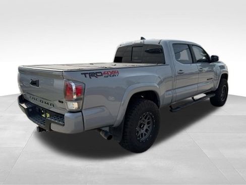 Used 2020 Toyota Tacoma SR5 AWD/4WD image 8