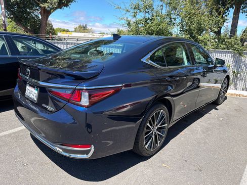 Used 2023 Lexus ES 300h w/ Premium Package FWD image 3