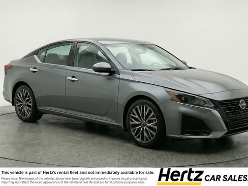 Used 2025 Nissan Altima 2.5 SV image 1