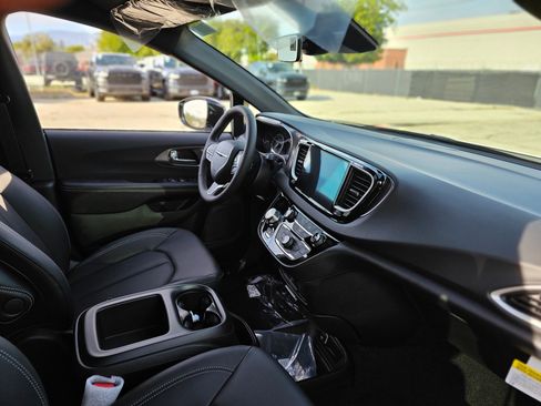 New 2026 Chrysler Voyager LX FWD image 24