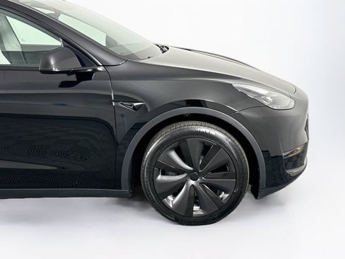 Used 2023 Tesla Model Y Long Range AWD/4WD image 45