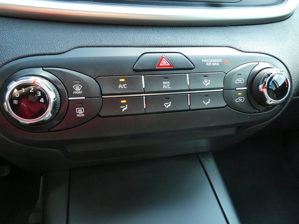 Used 2017 Kia Sorento AWD image 29