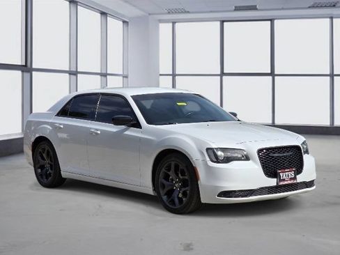 Used 2021 Chrysler 300 Touring w/ Sport Appearance Package RWD image 3
