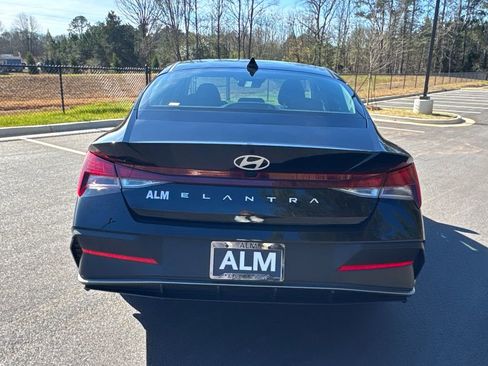 New 2026 Hyundai Elantra SE image 4