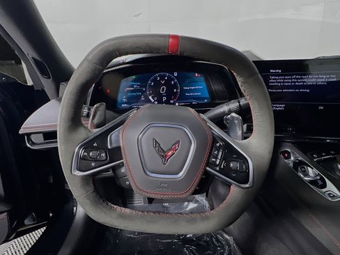 Used 2023 Chevrolet Corvette Stingray w/ Z51 Performance Package image 18