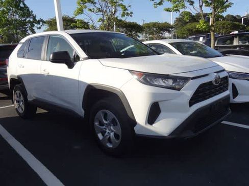 Used 2022 Toyota RAV4 LE AWD/4WD image 4