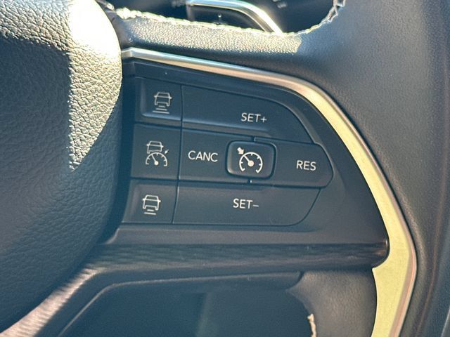 Used 2023 Jeep Grand Cherokee Altitude RWD image 28