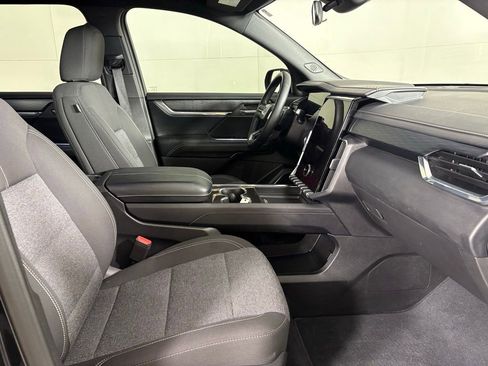 Used 2025 GMC Acadia Elevation image 15