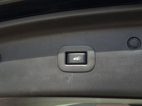 Used 2019 Nissan Armada SL w/ Premium Package image 9