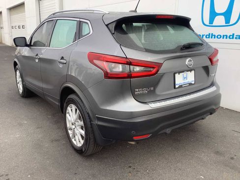Used 2022 Nissan Rogue Sport SV w/ Technology Package image 4