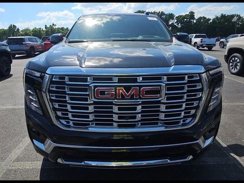 Used 2025 GMC Yukon Denali AWD/4WD image 13
