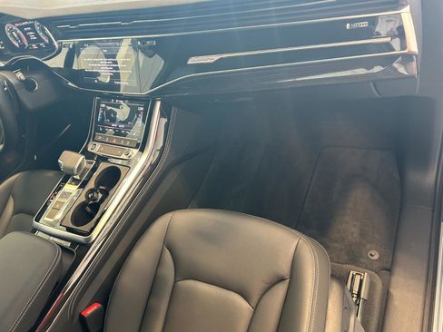 Used 2025 Audi Q7 3.0T Premium Plus image 28