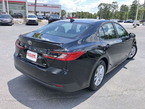 Used 2026 Toyota Camry LE w/ Convenience Package FWD image 5
