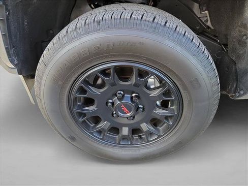 Used 2025 Toyota Tacoma SR5 AWD/4WD image 9