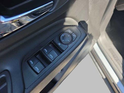 Used 2024 Chevrolet Equinox LT image 16