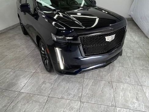 Used 2021 Cadillac Escalade Sport Platinum image 1