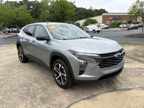 Used 2024 Chevrolet Trax RS FWD image 3
