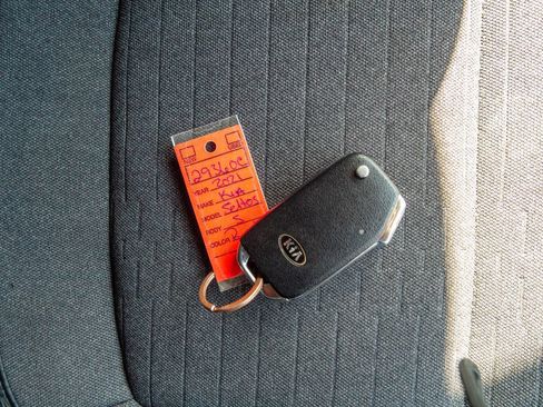 Used 2021 Kia Seltos S AWD/4WD image 28