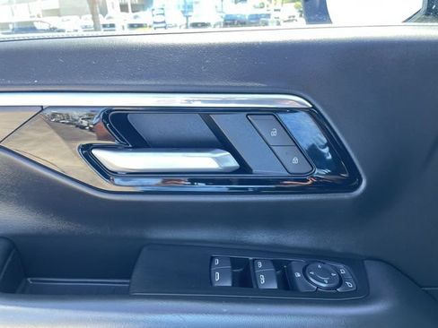 Used 2025 Chevrolet Suburban LS RWD image 22
