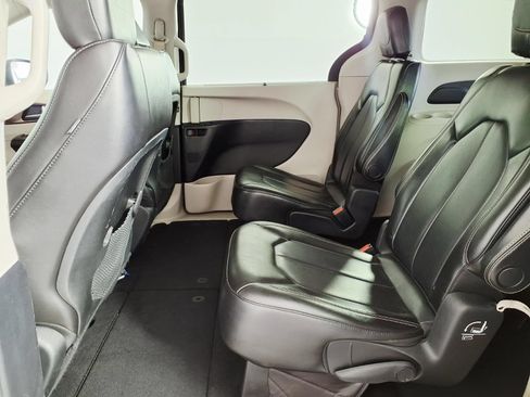 Used 2021 Chrysler Voyager Lxi FWD image 25