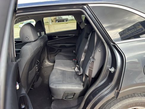 Used 2020 Kia Sorento LX FWD image 10