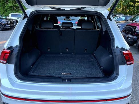 Used 2024 Volkswagen Tiguan SE R-Line AWD/4WD image 31