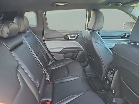 Used 2025 Jeep Compass Limited image 33