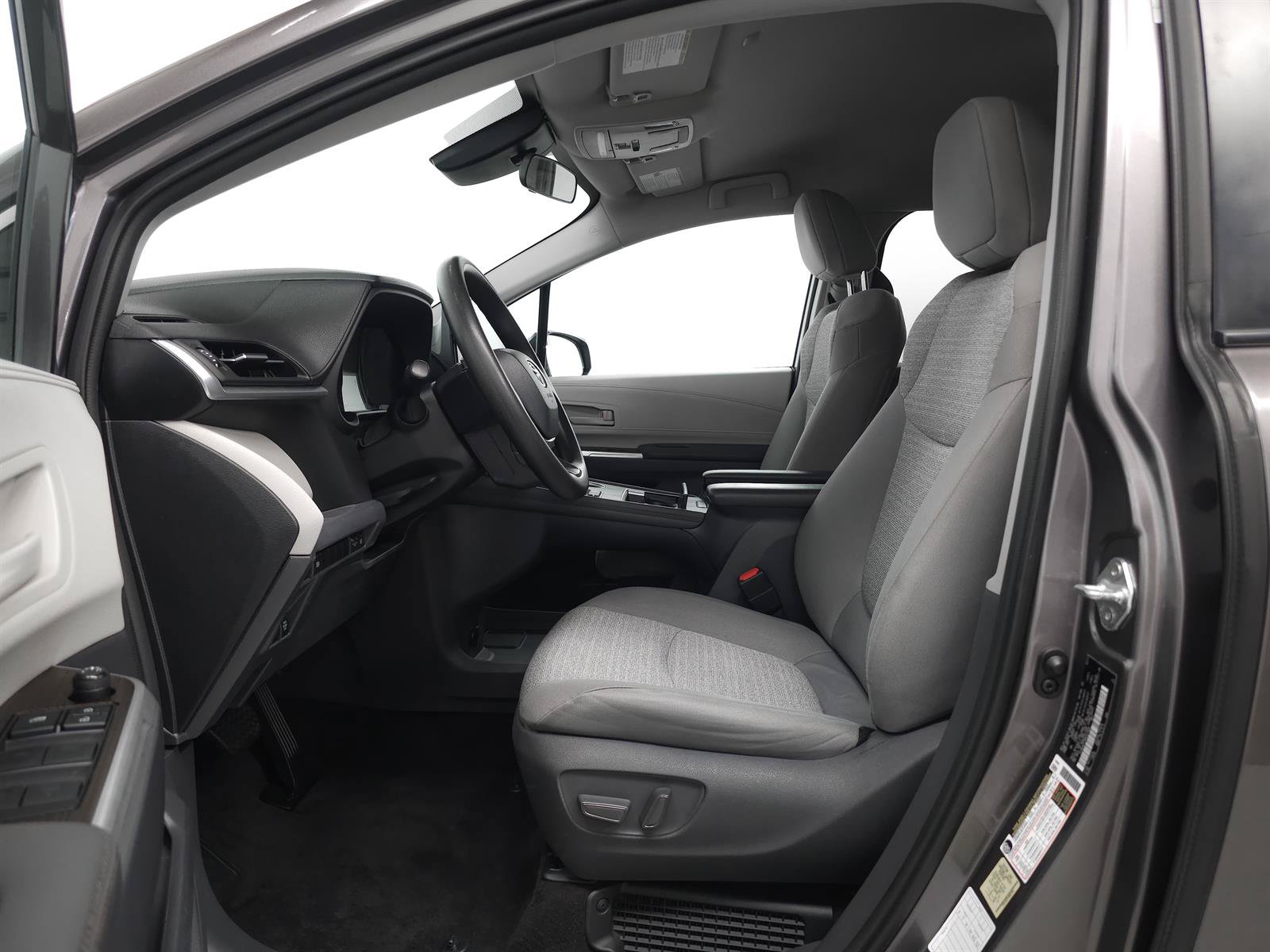 Certified 2021 Toyota Sienna LE FWD image 4