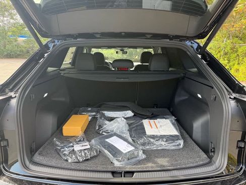 New 2026 Volkswagen Atlas Cross Sport SEL R-Line image 13