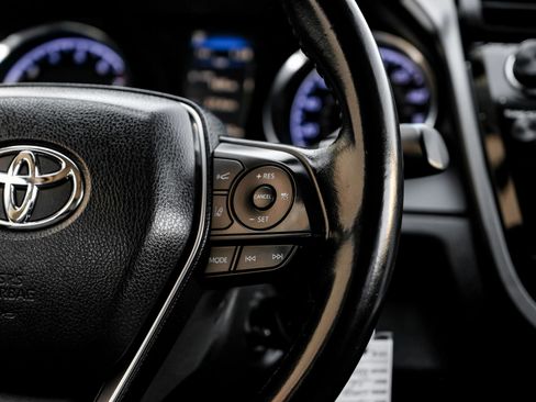 Used 2019 Toyota Camry SE image 19