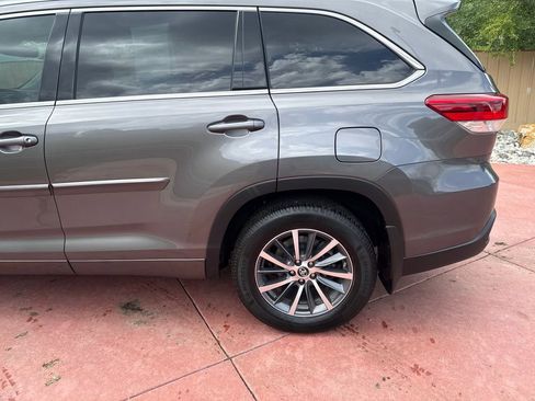 Used 2017 Toyota Highlander XLE AWD/4WD image 38