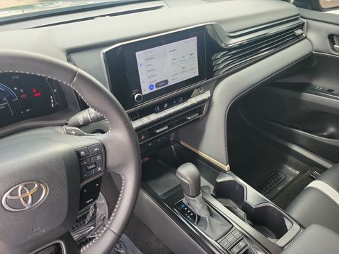 Used 2025 Toyota Camry LE FWD image 27