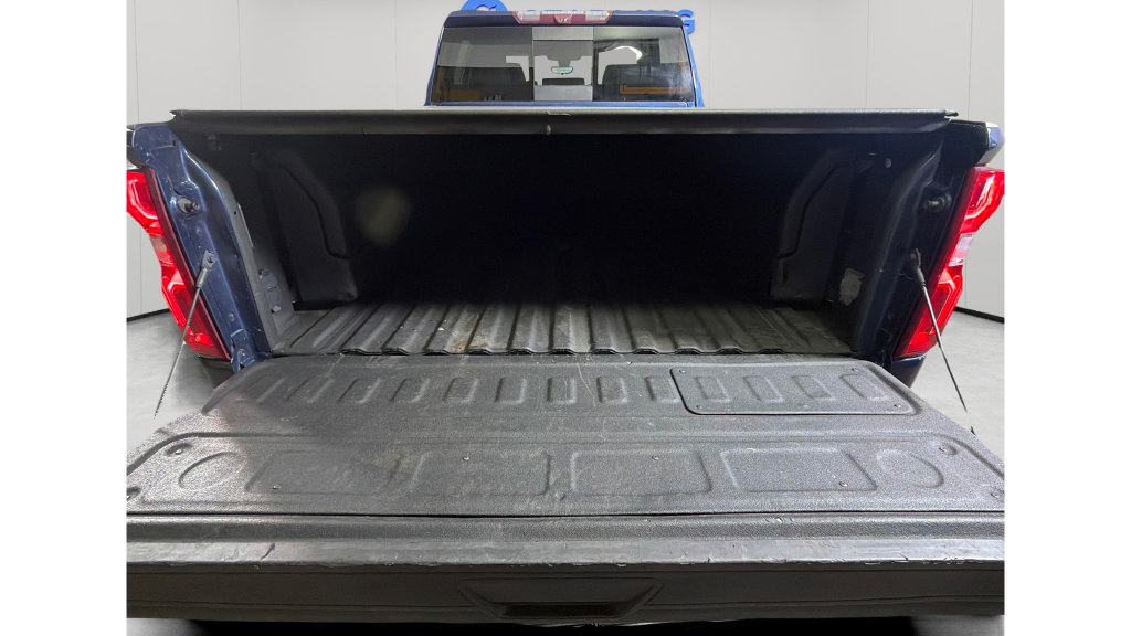 Used 2022 Chevrolet Silverado 2500 High Country w/ Technology Package AWD/4WD image 29