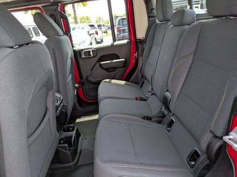 Certified 2026 Jeep Gladiator Sport AWD/4WD image 9