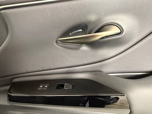 Certified 2025 Lexus ES 300h w/ Premium Package image 37