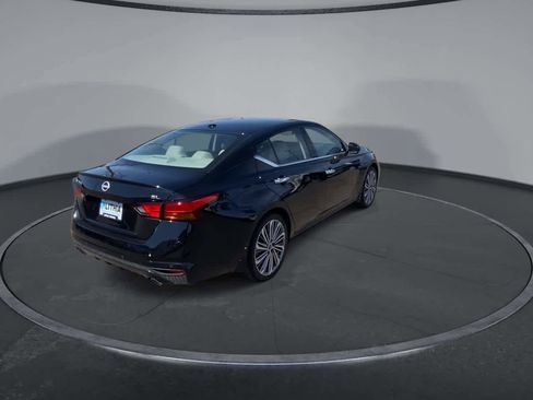 Used 2025 Nissan Altima 2.5 SL FWD image 8