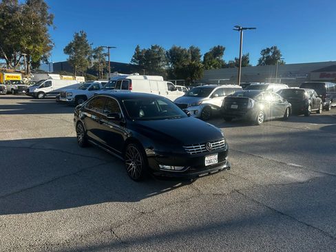 Used 2014 Volkswagen Passat 1.8T SEL Premium image 2