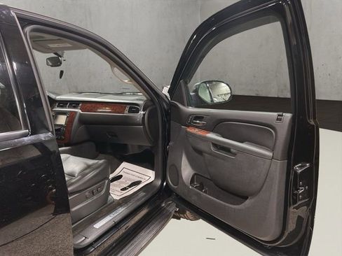 Used 2013 Chevrolet Tahoe LTZ image 19