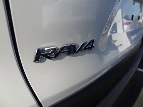 Used 2023 Toyota RAV4 XLE Premium image 20