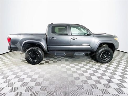 Used 2019 Toyota Tacoma TRD Sport w/ Technology Package image 9