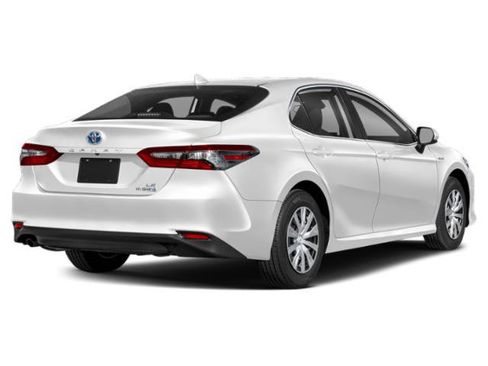 Used 2022 Toyota Camry XLE w/ Cold Weather Package image 2