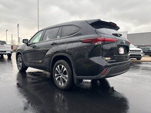 Used 2024 Toyota Highlander XLE image 5