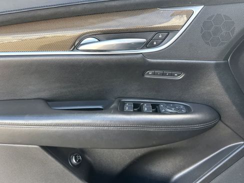 Used 2017 Cadillac XT5 Platinum AWD/4WD image 12