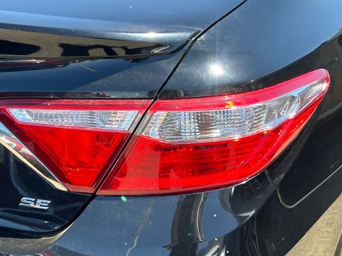 Used 2016 Toyota Camry SE FWD image 18