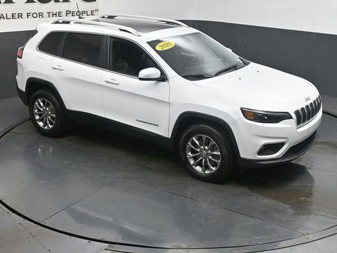 Used 2020 Jeep Cherokee Latitude Plus w/ Comfort/Convenience Group AWD/4WD image 38